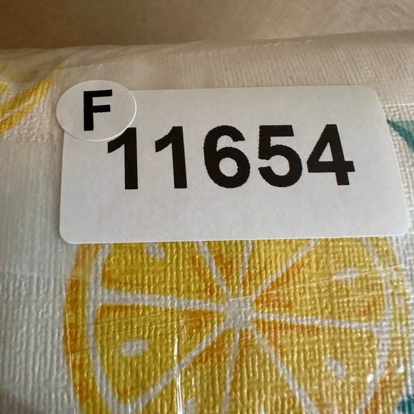 60 x 102 Peva Vinyl Heavy Tablecloth with Flannel Backing Lemons - Picture 5 of 5
